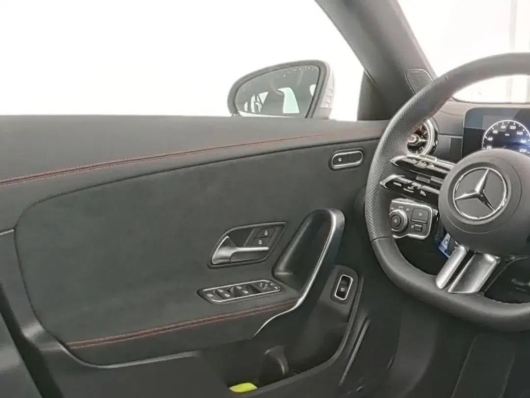 Mercedes-Benz CLA 180 AMG Line - Thumbnail 8