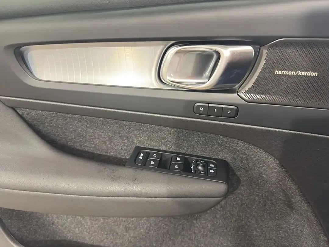 Volvo XC40 B4 Plus Black Edition - Thumbnail 14