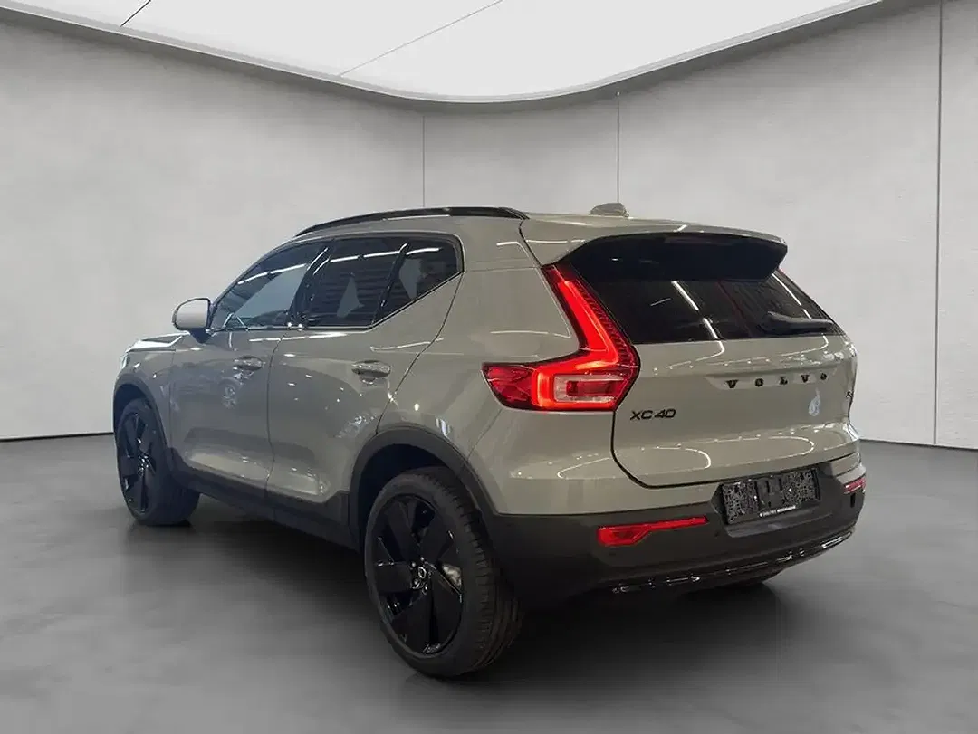 Volvo XC40 B4 Plus Black Edition - Thumbnail 3