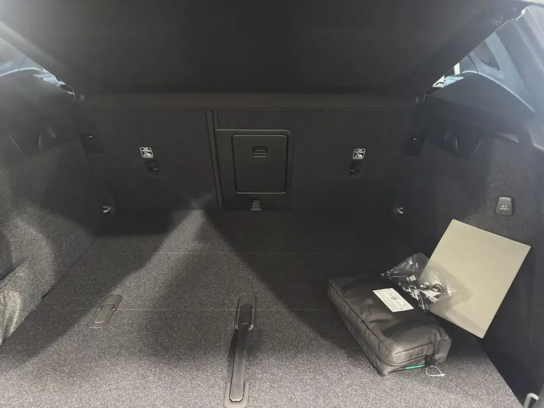 Volvo XC40 B4 Plus Black Edition - Thumbnail 5
