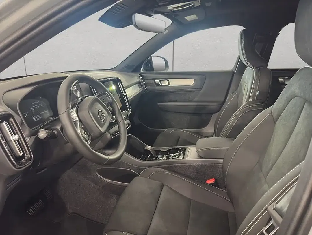 Volvo XC40 B4 Plus Black Edition - Thumbnail 8