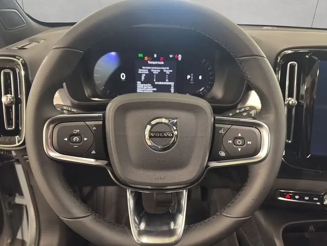 Volvo XC40 B4 Plus Black Edition - Thumbnail 9
