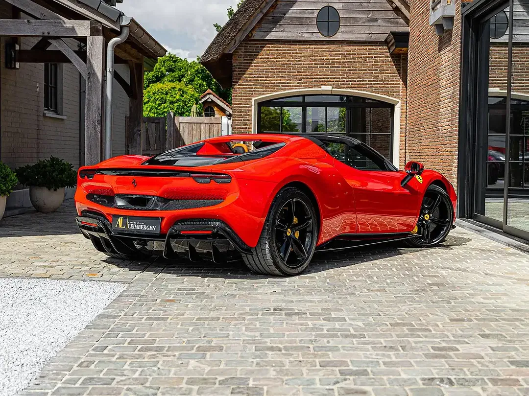 Ferrari 296 GTS - Thumbnail 10