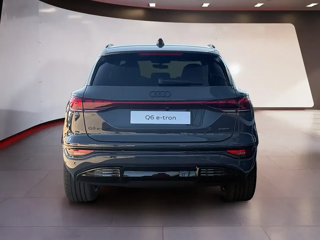 Audi Q6 e-tron quattro S line - Thumbnail 4