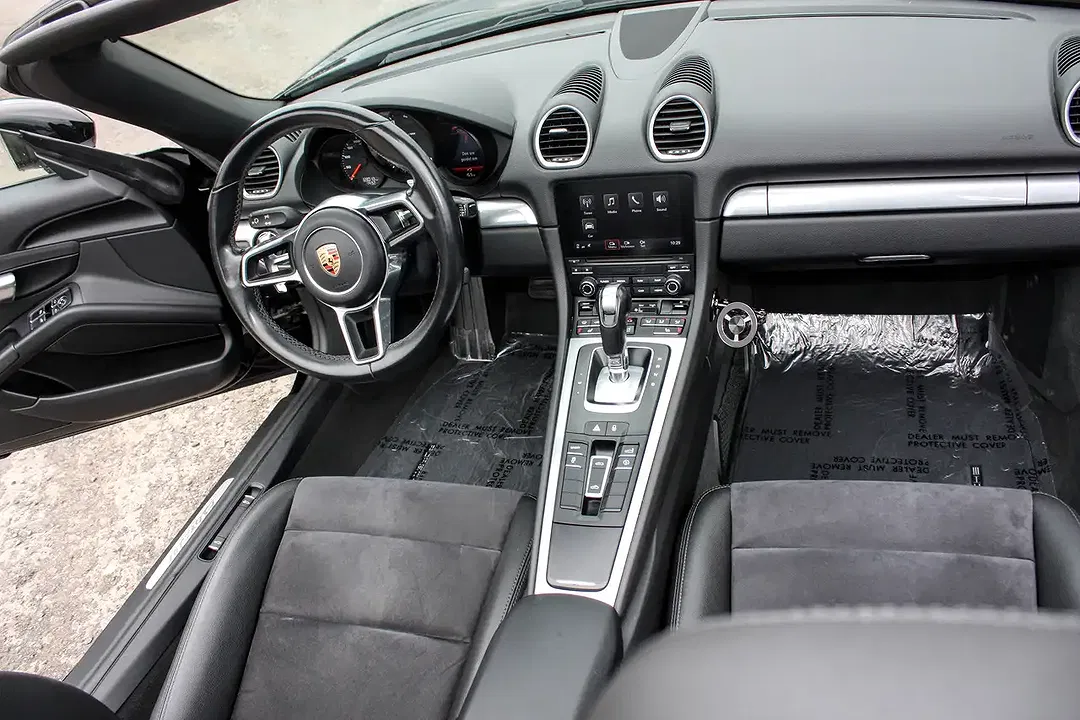 Porsche 718 PDK PCCB Cabriolet - Thumbnail 13