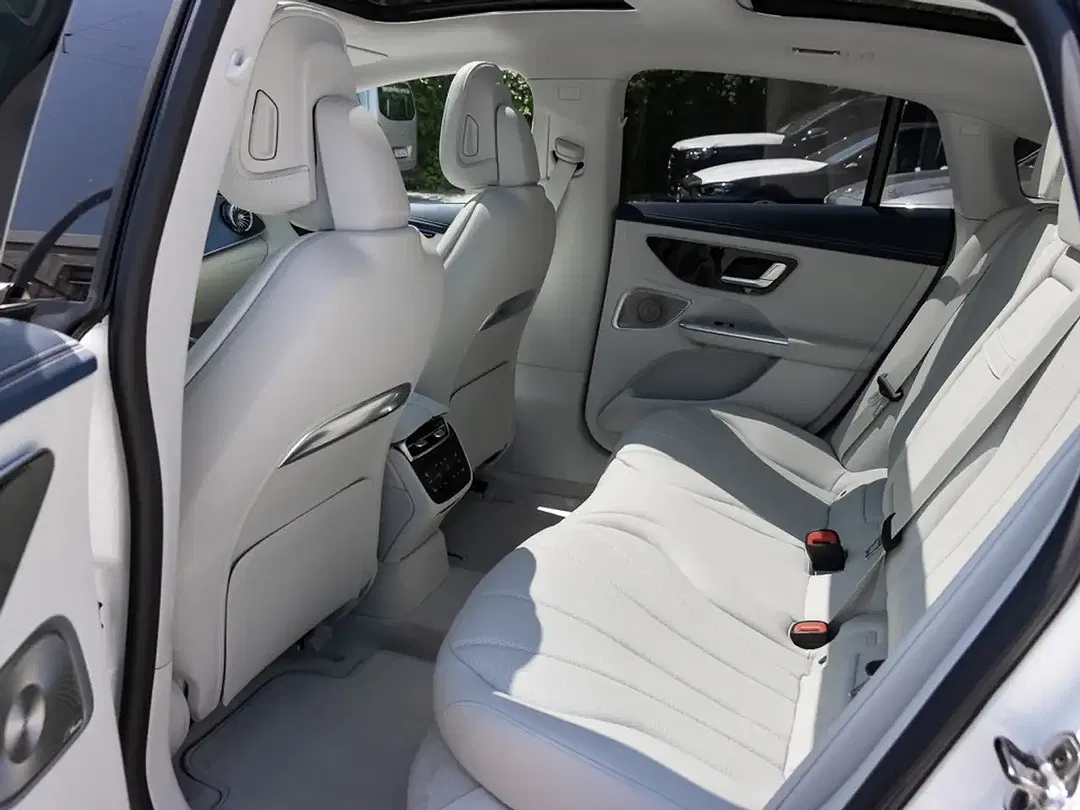 Mercedes-Benz EQE 300 EQ - Thumbnail 4