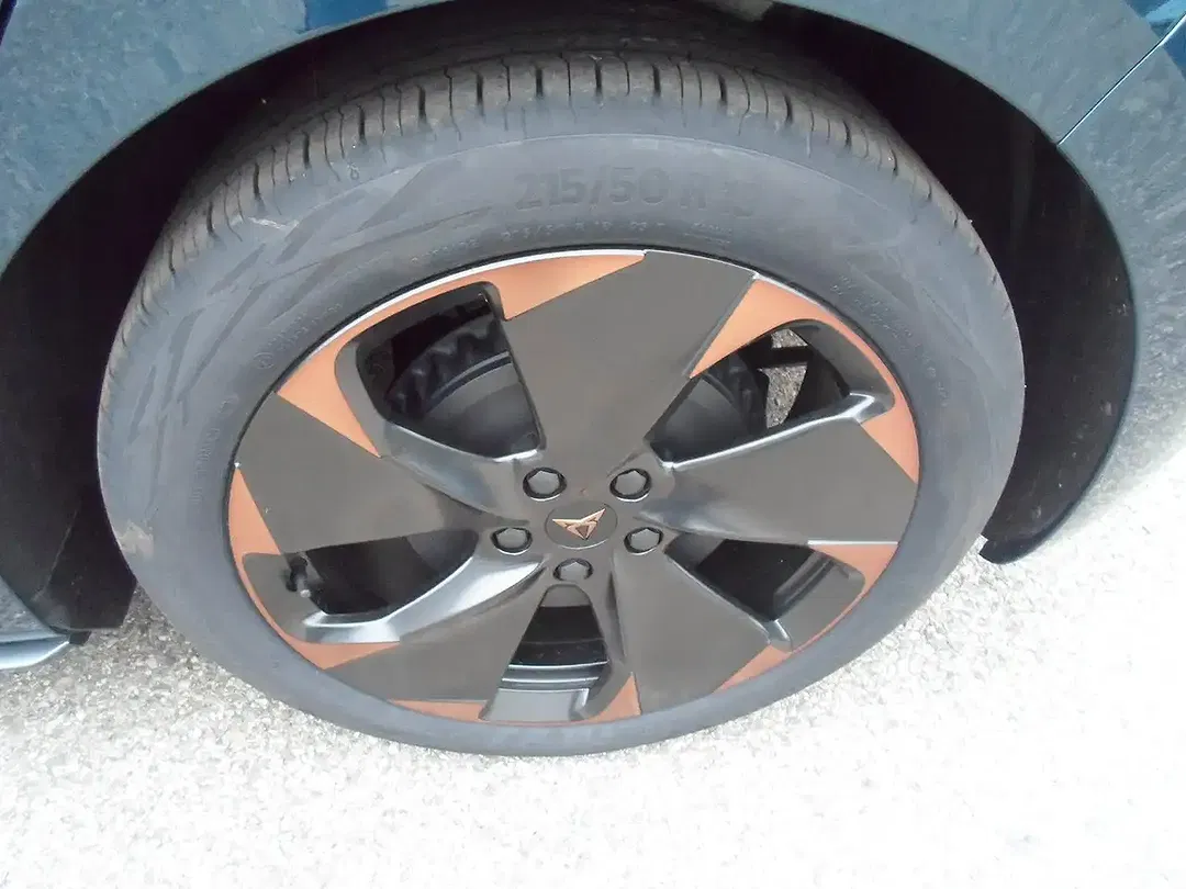 CUPRA Born - Thumbnail 3