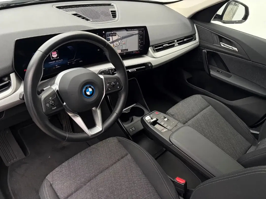 BMW iX1 xDrive - Thumbnail 5