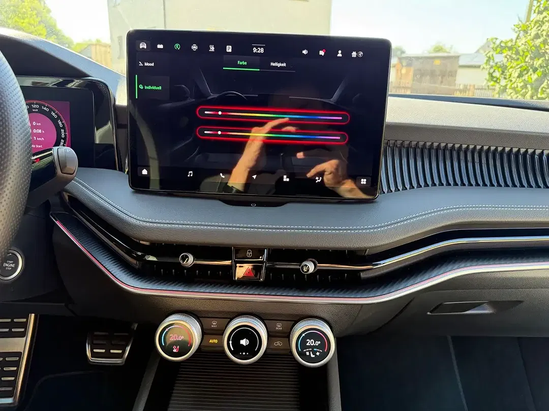 Skoda Superb 1.5 TSI iV Combi Sportline - Thumbnail 19