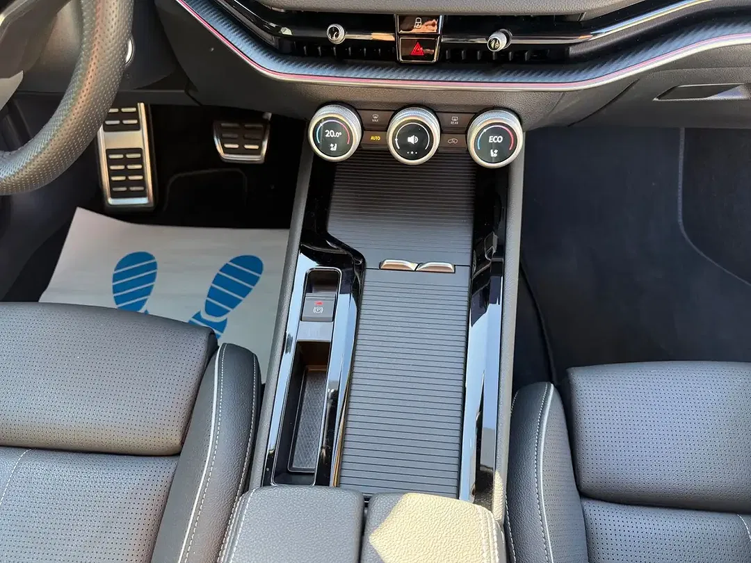 Skoda Superb 1.5 TSI iV Combi Sportline - Thumbnail 27