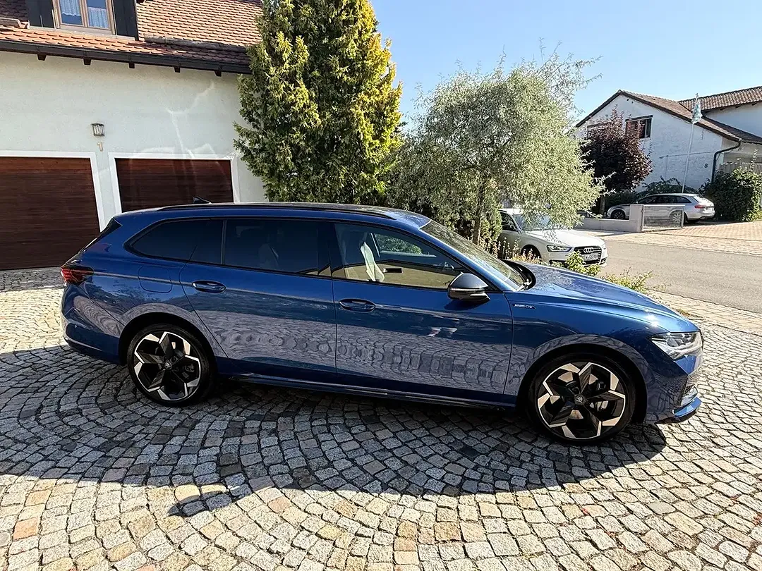 Skoda Superb 1.5 TSI iV Combi Sportline - Thumbnail 3