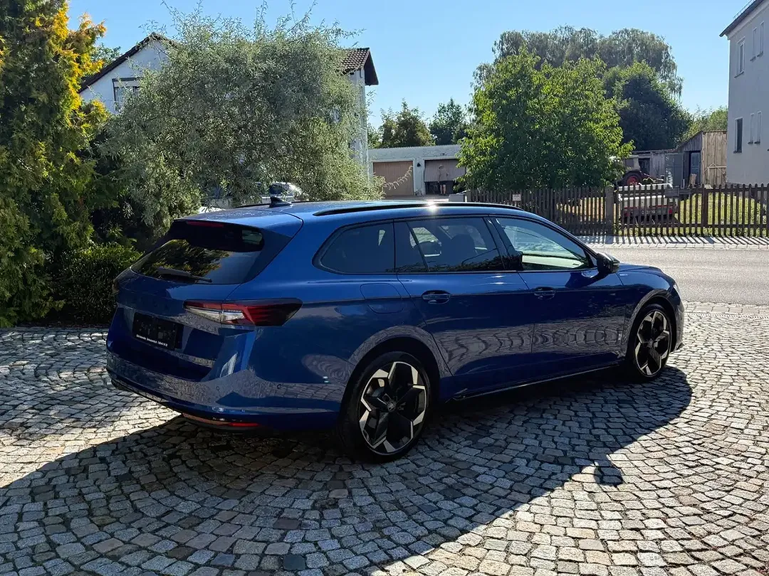 Skoda Superb 1.5 TSI iV Combi Sportline - Thumbnail 4