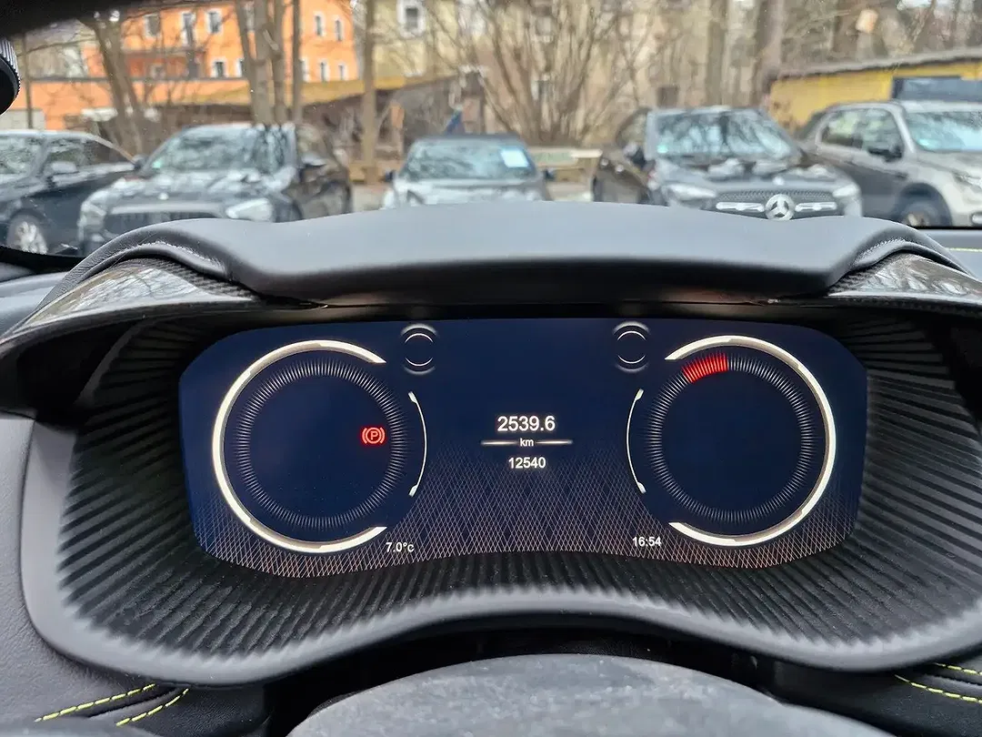 Aston Martin DBX 707 - Thumbnail 12