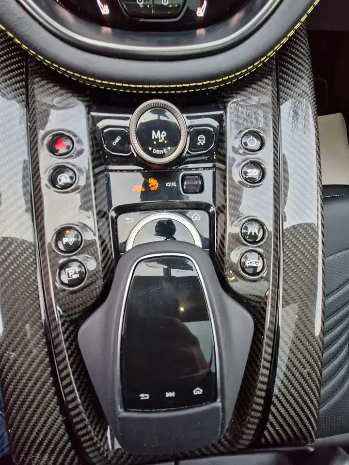 Aston Martin DBX 707 - Thumbnail 14