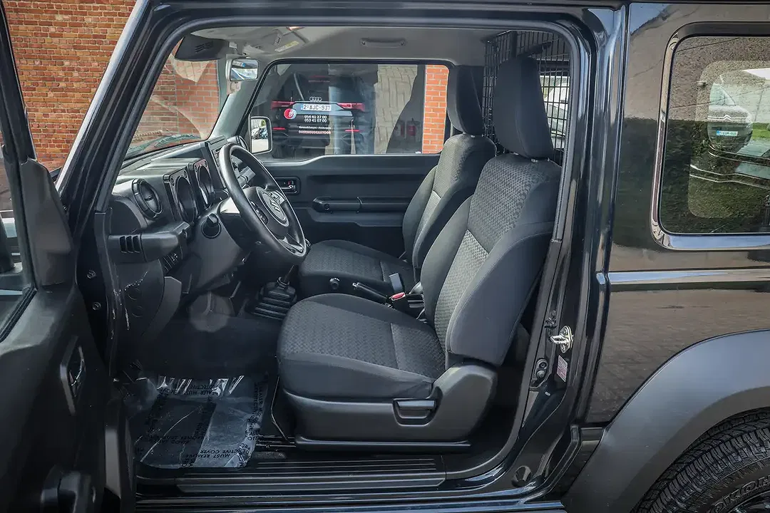 Suzuki Jimny - Thumbnail 10