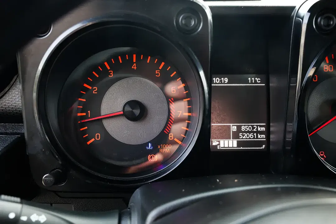 Suzuki Jimny - Thumbnail 11