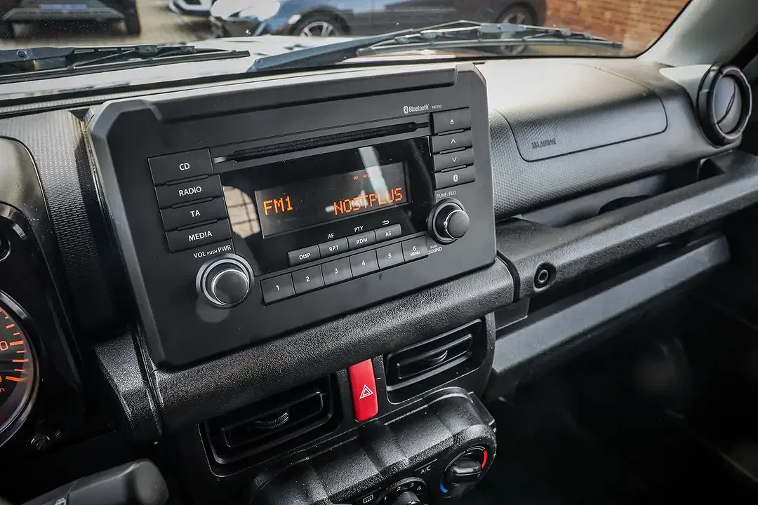 Suzuki Jimny - Thumbnail 13