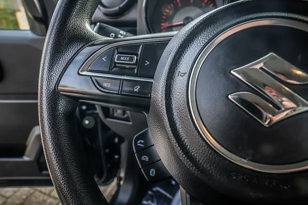 Suzuki Jimny - Thumbnail 14