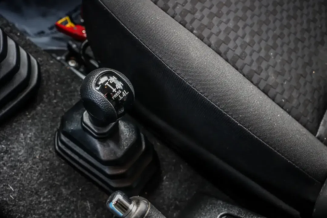 Suzuki Jimny - Thumbnail 17