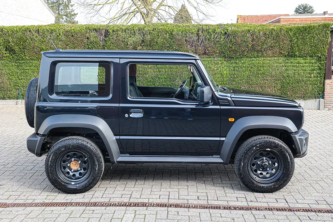 Suzuki Jimny - Thumbnail 4