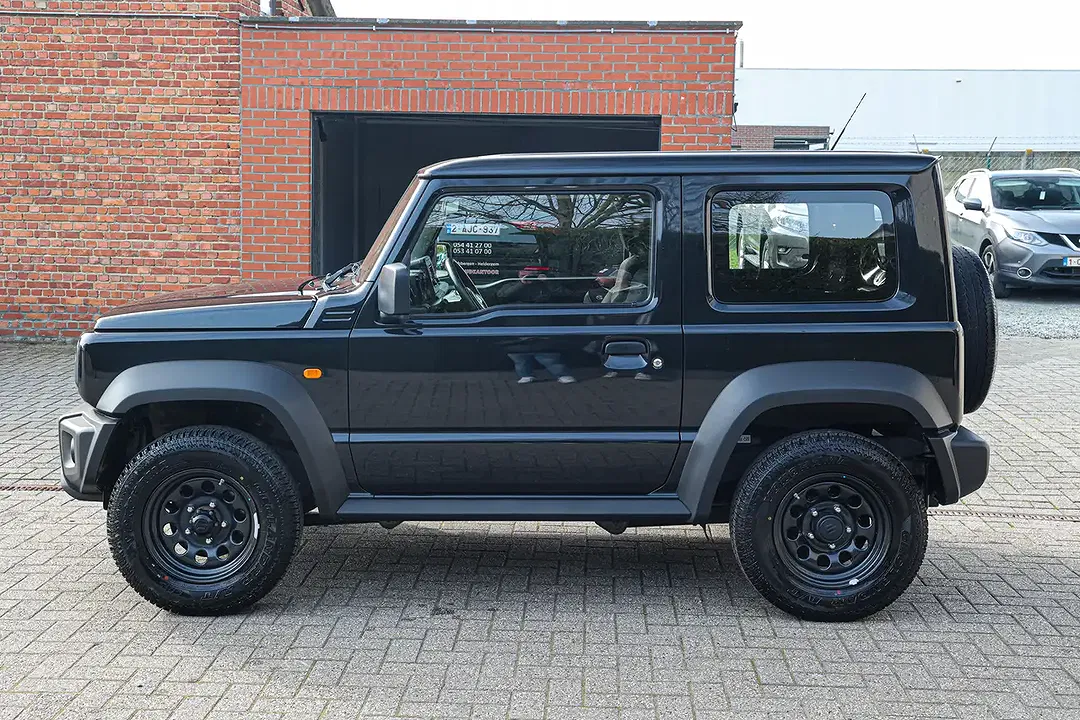 Suzuki Jimny - Thumbnail 8