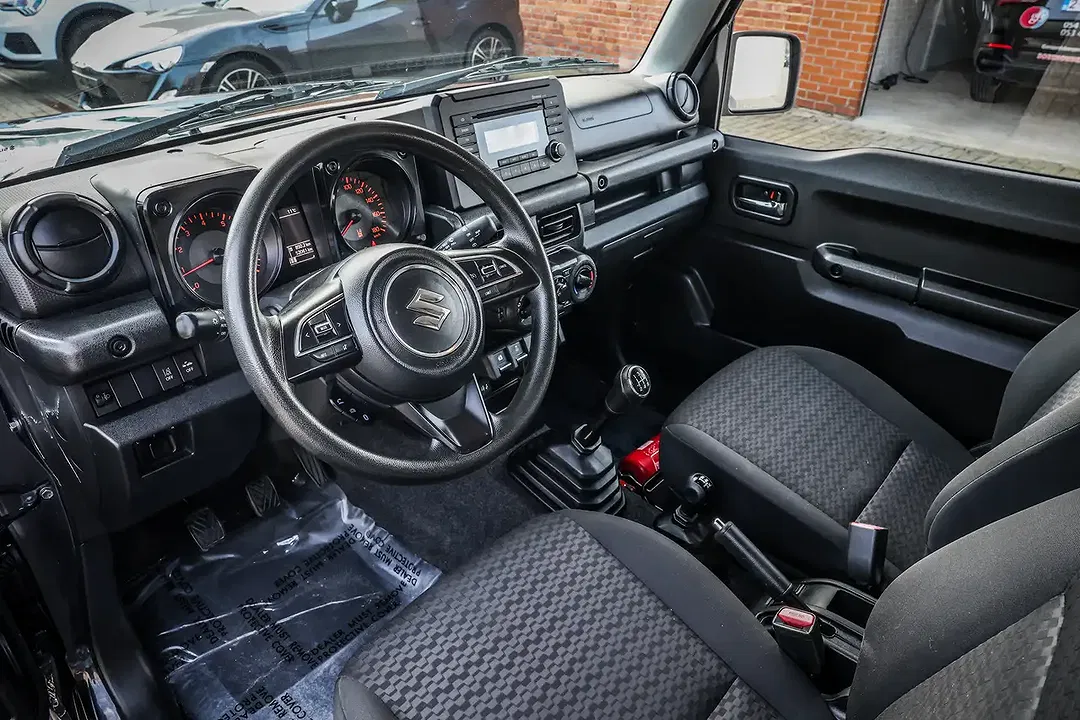 Suzuki Jimny - Thumbnail 9