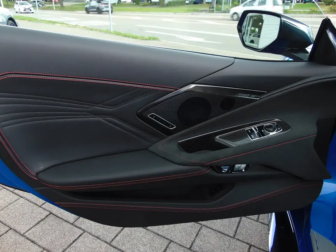 Corvette C8 E-Ray - Thumbnail 11