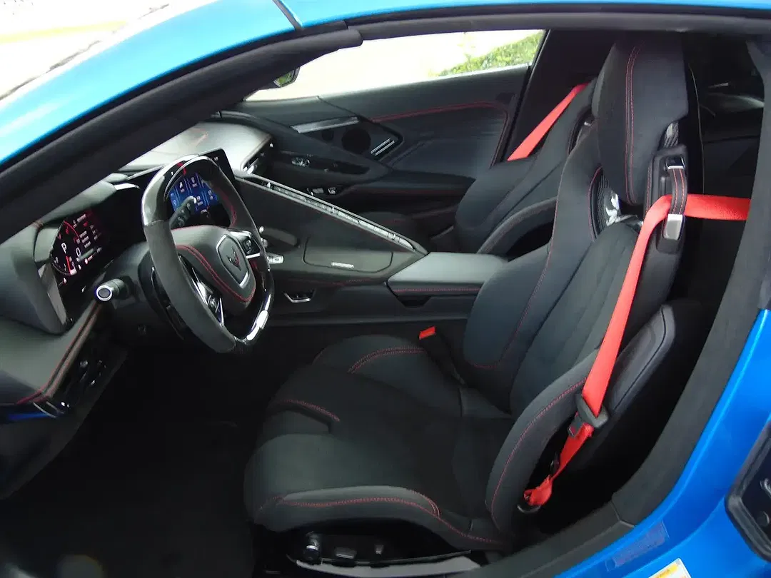 Corvette C8 E-Ray - Thumbnail 3