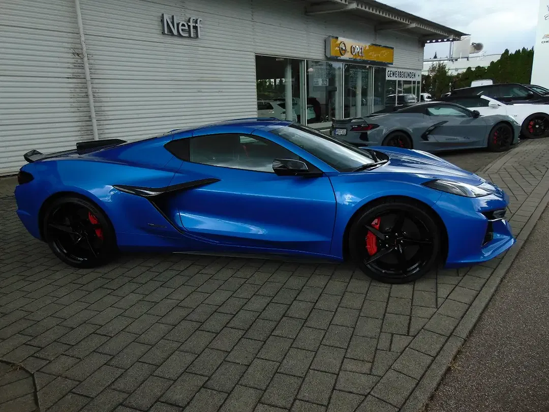 Corvette C8 E-Ray - Thumbnail 4