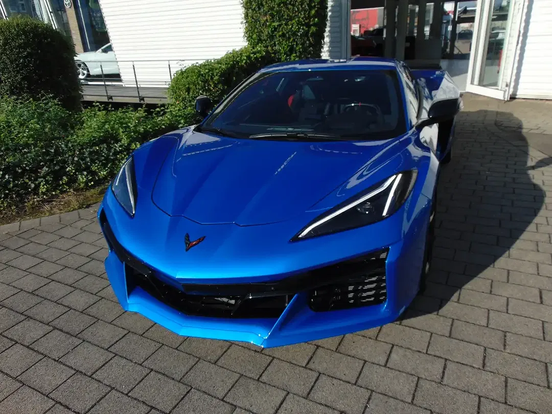 Corvette C8 E-Ray - Thumbnail 5