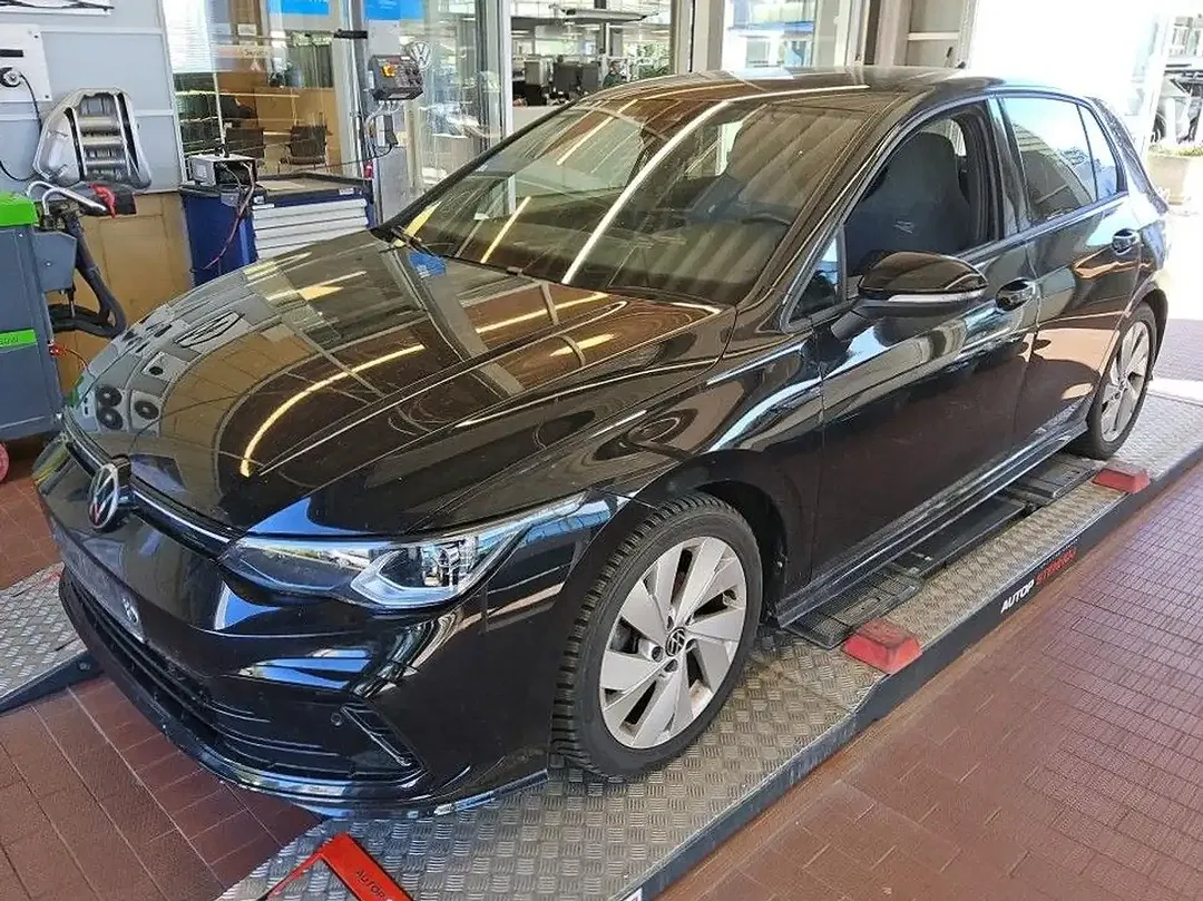Volkswagen Golf 1.5 eTSI DSG R-Line Black Edition - Thumbnail 1
