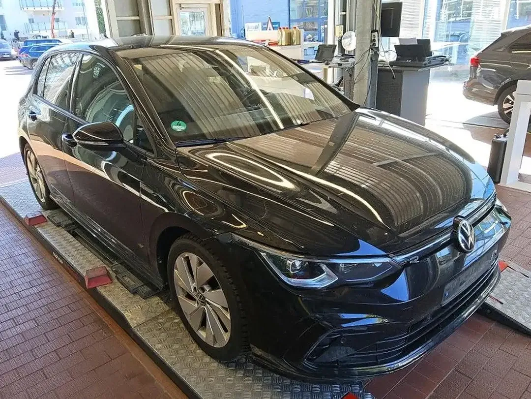 Volkswagen Golf 1.5 eTSI DSG R-Line Black Edition - Thumbnail 3