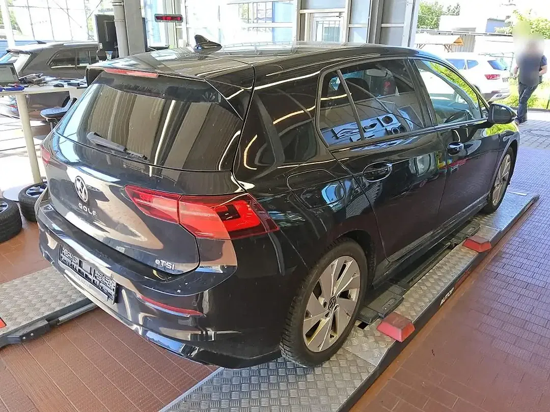 Volkswagen Golf 1.5 eTSI DSG R-Line Black Edition - Thumbnail 4
