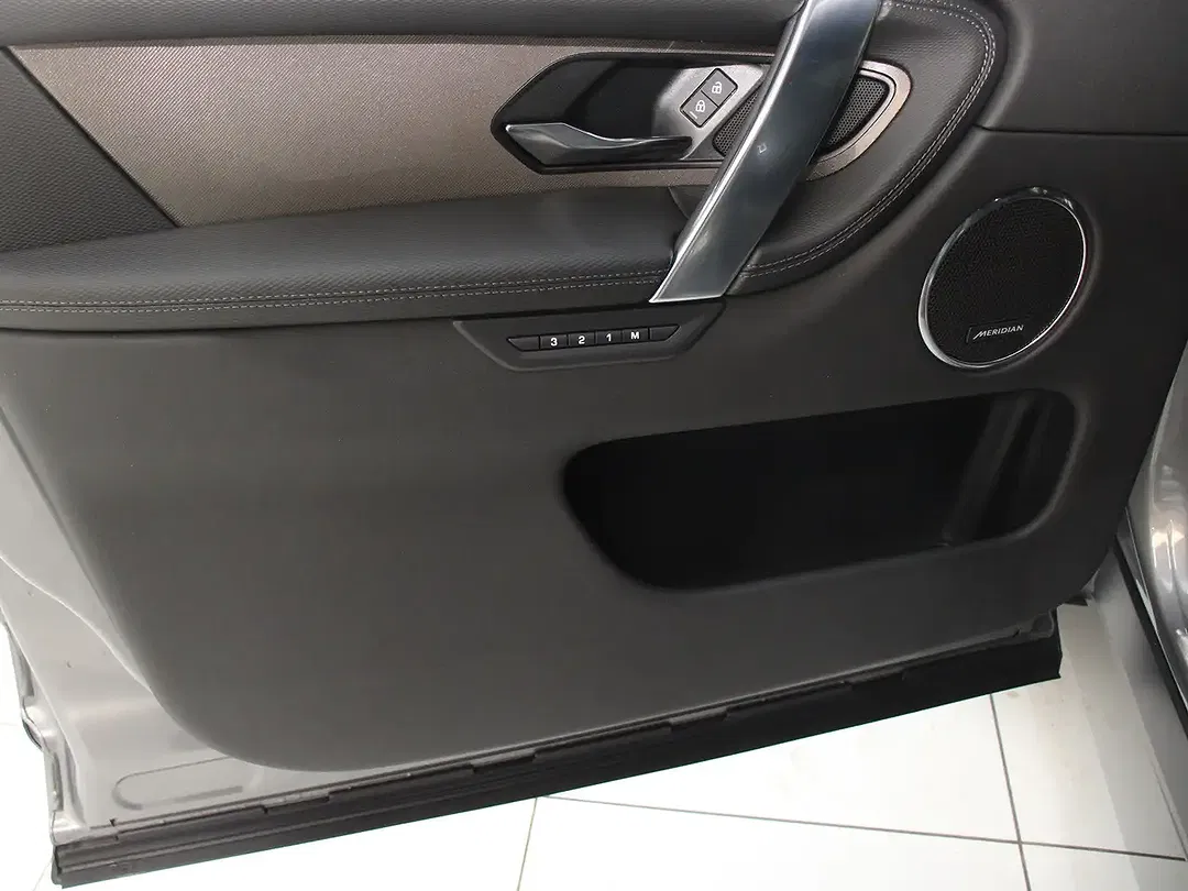 Land Rover Discovery Sport D200 2.0 4x4 Dynamic SE - Thumbnail 11