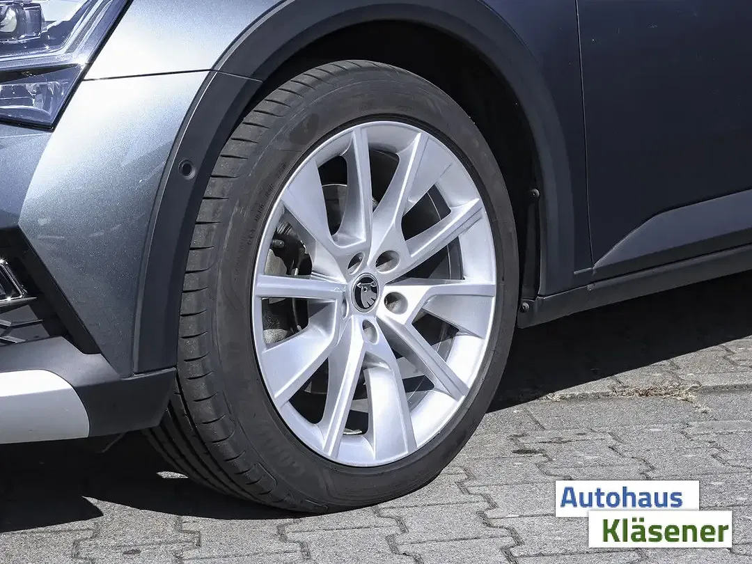 Skoda Superb 2.0 TDI DSG 4x4 Combi Scout - Thumbnail 9