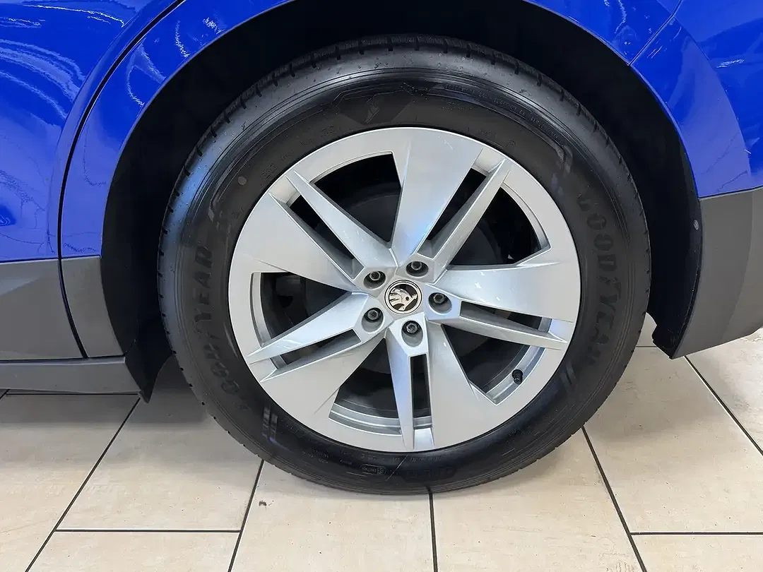 Skoda Enyaq 60 Loft - Thumbnail 11