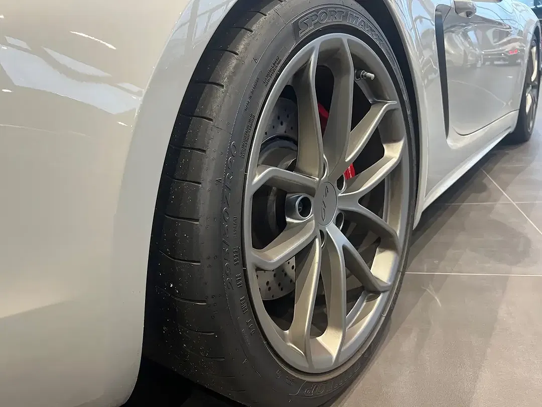 Porsche 718 Spyder - Thumbnail 12