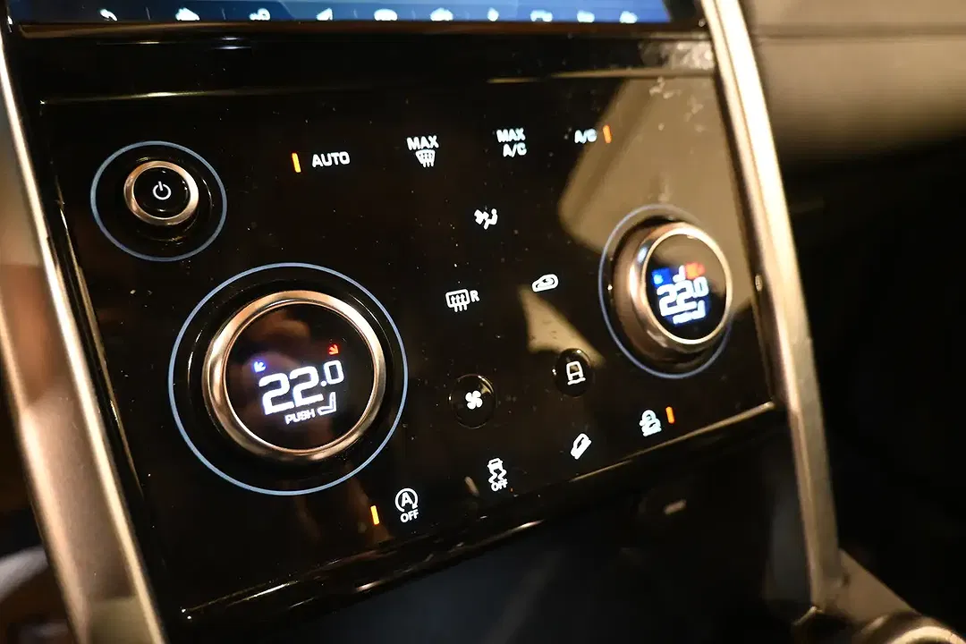Land Rover Discovery Sport 2.0 Td4 - Thumbnail 13