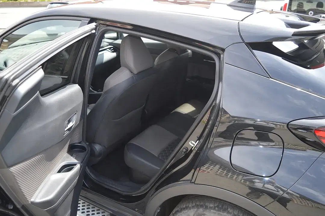 Toyota C-HR VVT-i Hybrid - Thumbnail 6