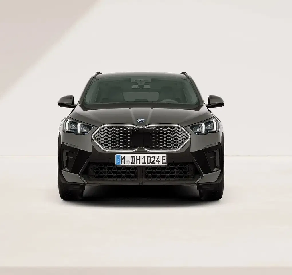 BMW iX2 xDrive M Sport Pro - Thumbnail 4