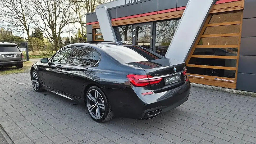 BMW 740 xDrive M Sport - Thumbnail 3