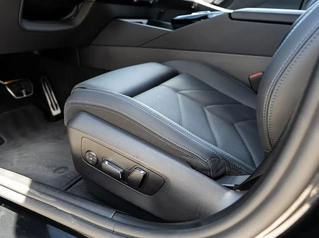 BMW 520 xDrive Touring M Sport - Thumbnail 10