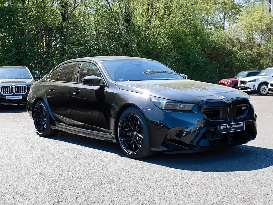 BMW M5 - Thumbnail 3
