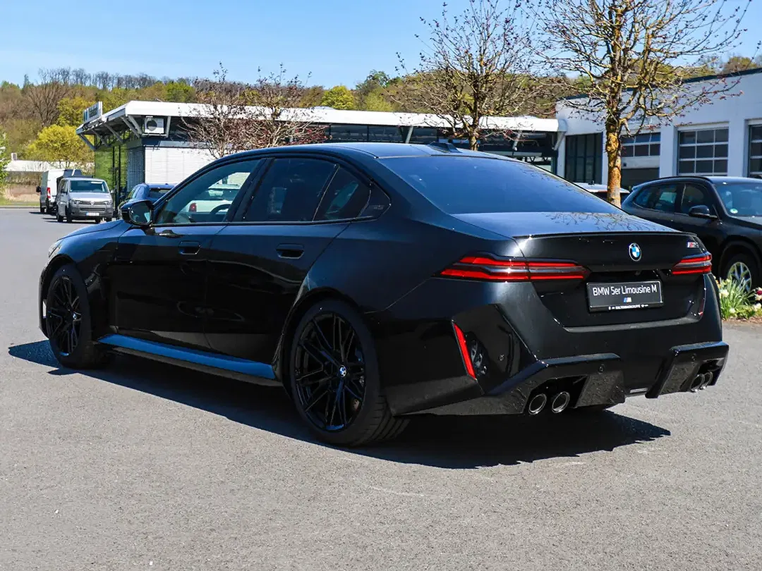 BMW M5 - Thumbnail 6