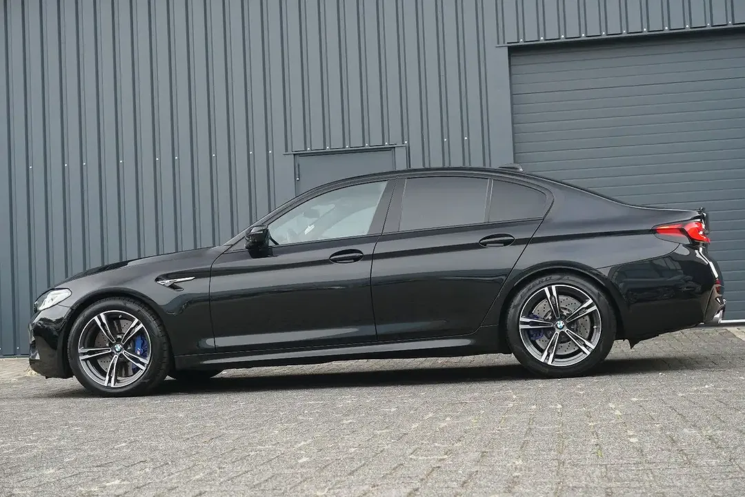 BMW M5 - Thumbnail 4