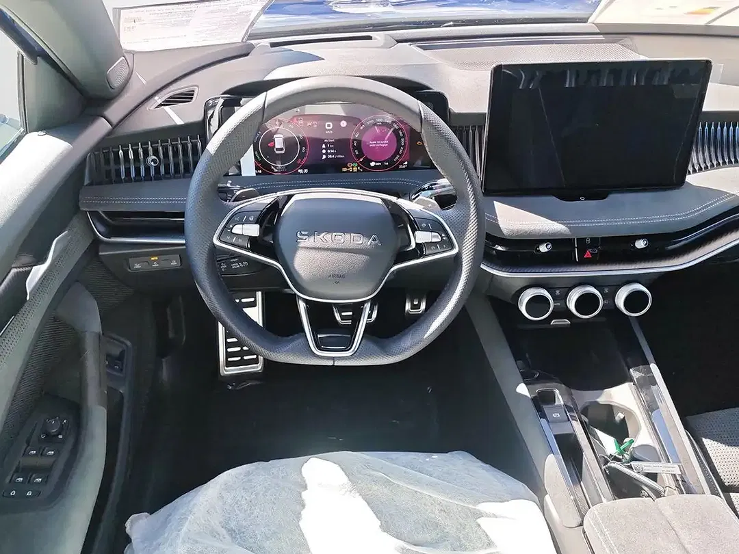 Skoda Superb 1.5 TSI iV DSG Combi Sportline - Thumbnail 11
