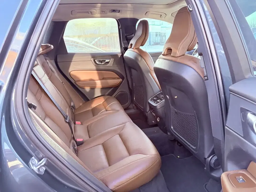Volvo XC60 - Thumbnail 6