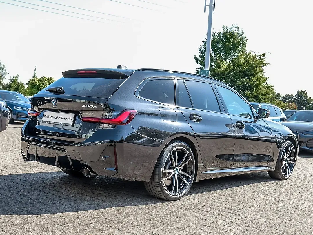 BMW 330 Touring M Sport - Thumbnail 2