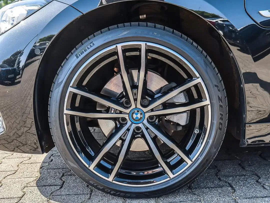 BMW 330 Touring M Sport - Thumbnail 4