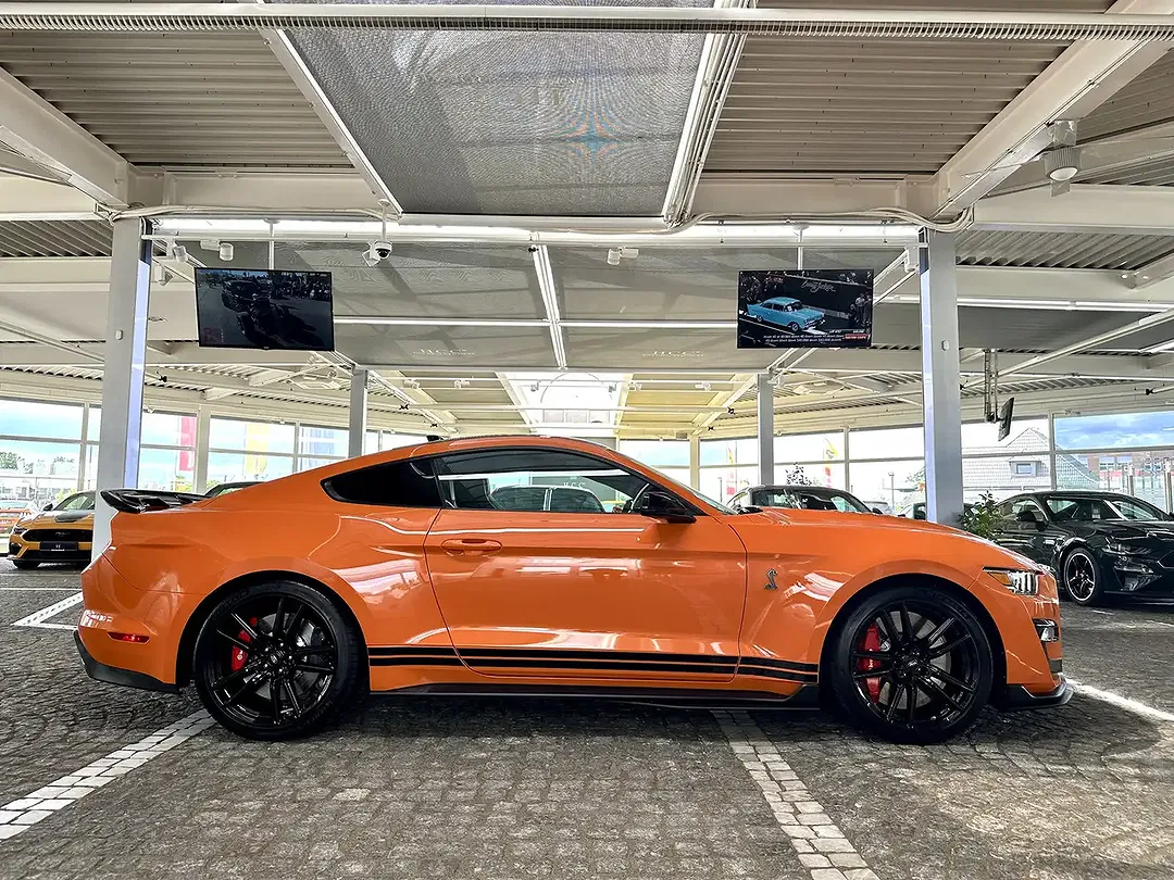 Ford Mustang GT - Thumbnail 11